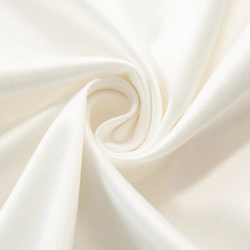 Vestido Curto de Cetim com Renda e Costas Descobertas — foto 23 | Tolobasao