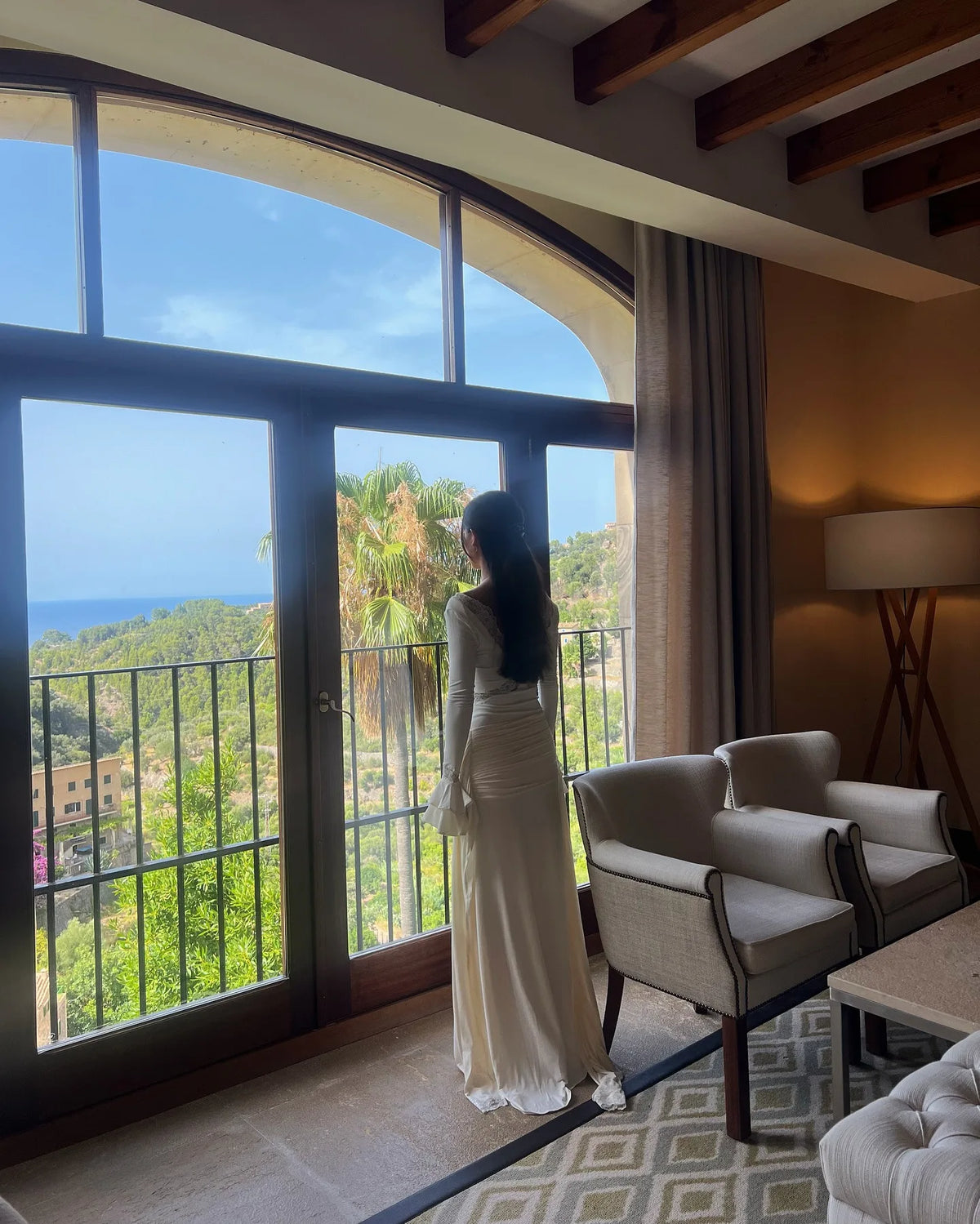 Vestido Comprido de Manga Comprida com Renda em Branco — foto 17 | Tolobasao