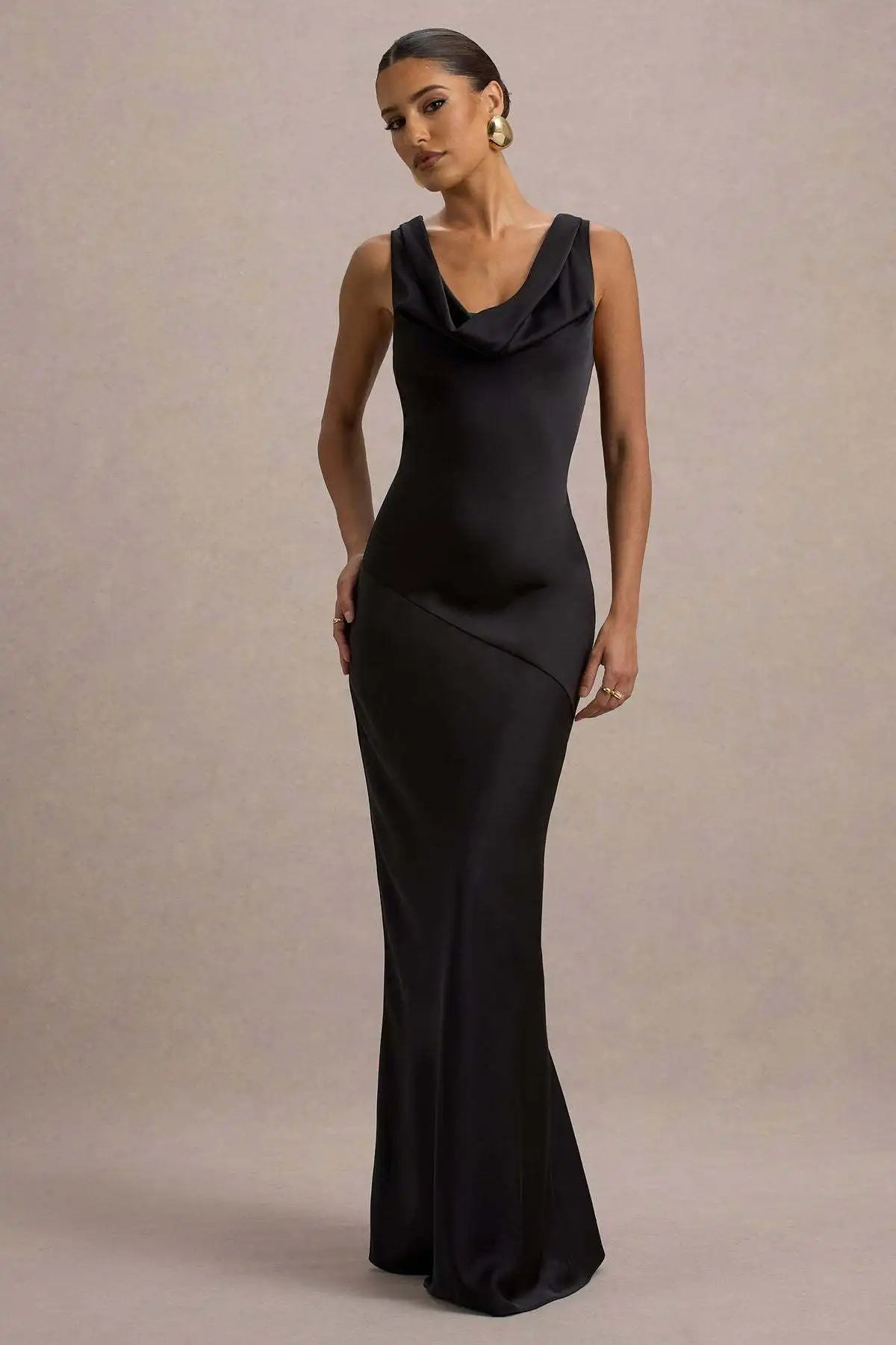 Vestido Comprido de Cetim com Costas Descobertas — foto 40 | Tolobasao