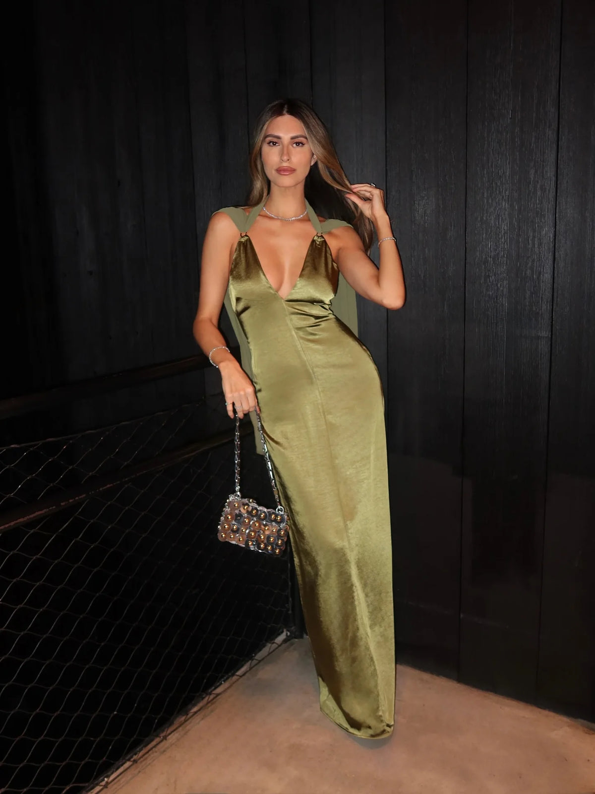 Vestido Comprido Verde de Cetim com Laço — foto 5 | Tolobasao