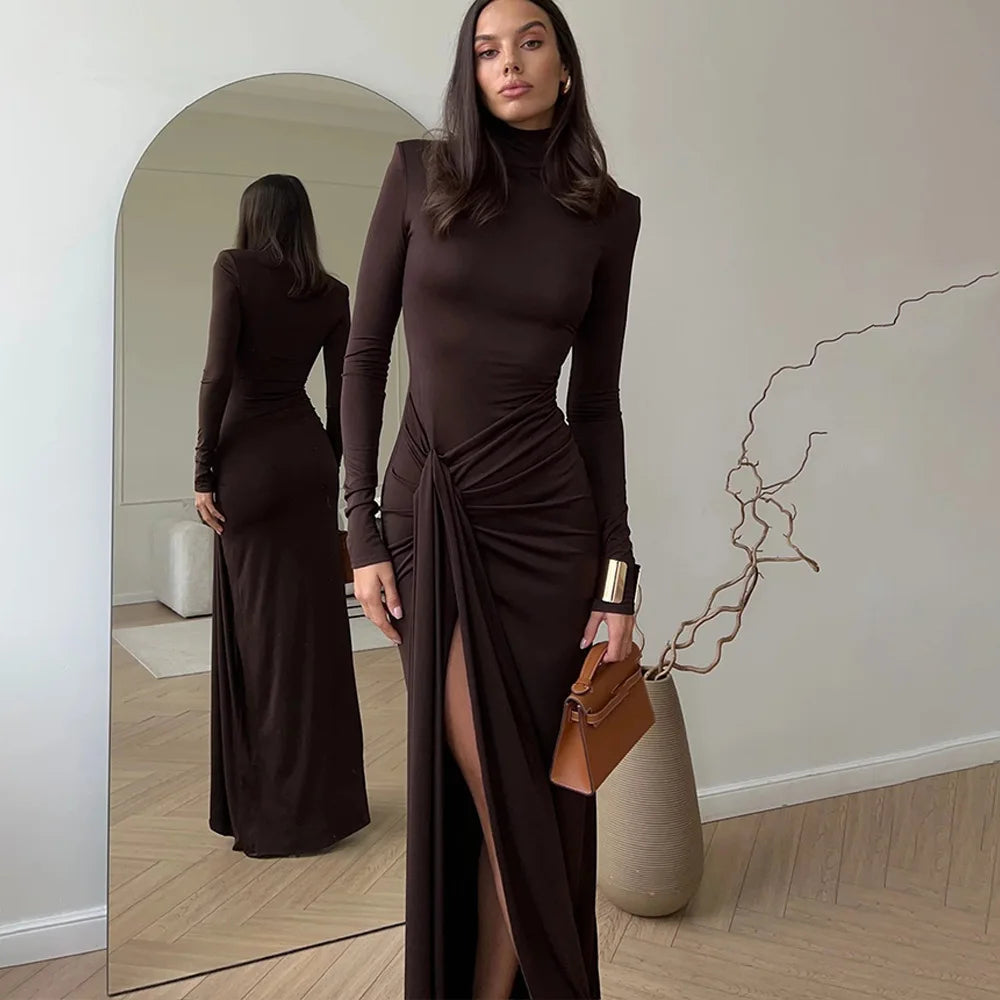 Vestido Comprido de Malha com Gola Alta e Ombreiras — foto 1 | Tolobasao