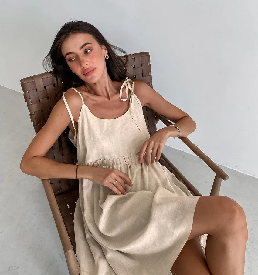 Vestido Curto em Linho com Atacadores — foto 2 | Tolobasao