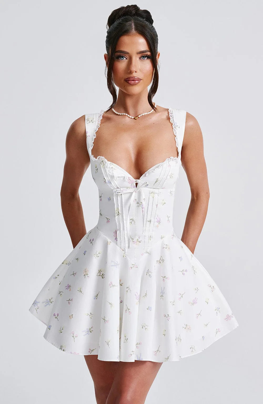 Vestido Curto com Corpete de Renda e Botões — foto 43 | Tolobasao