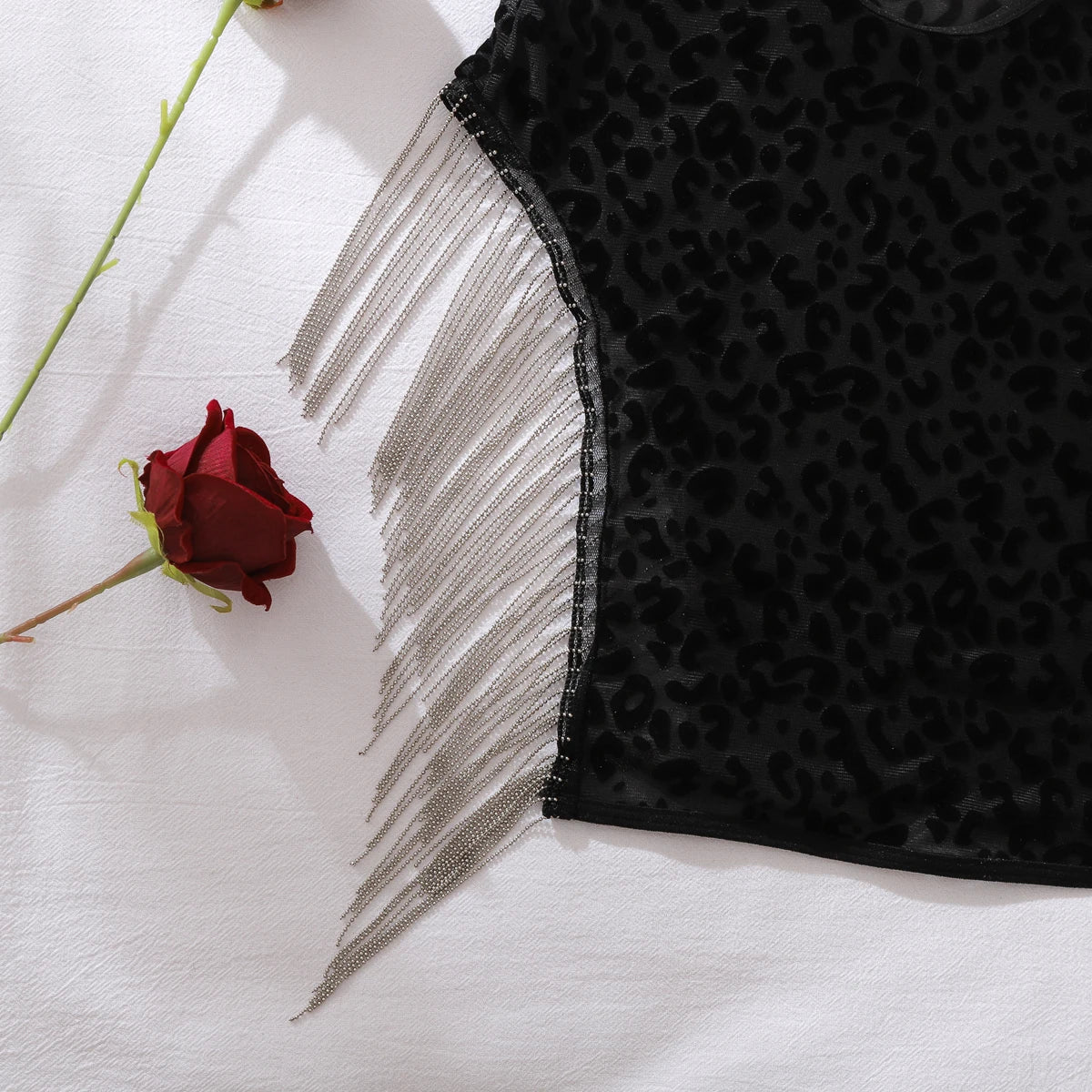 Conjunto de Lingerie com Renda e Correntes — 2 Peças