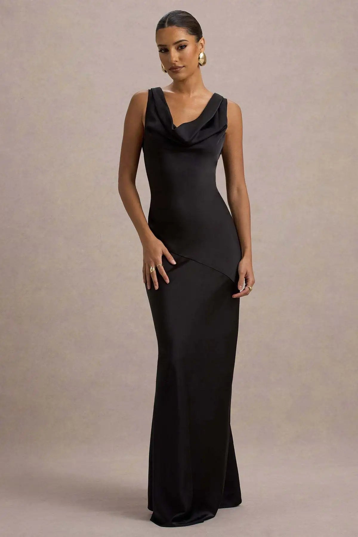 Vestido Comprido de Cetim com Costas Descobertas — foto 26 | Tolobasao