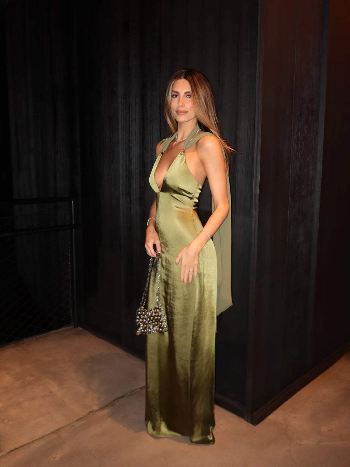Vestido Comprido Verde de Cetim com Laço — foto 18 | Tolobasao