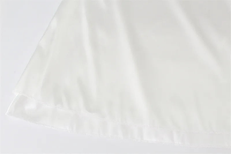 Vestido Curto de Cetim com Renda e Costas Descobertas — foto 15 | Tolobasao