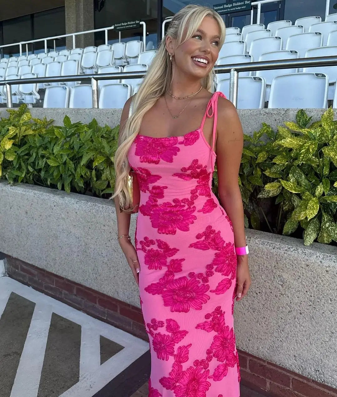 Vestido Curto Bordado com Costas Descobertas — foto 32 | Tolobasao