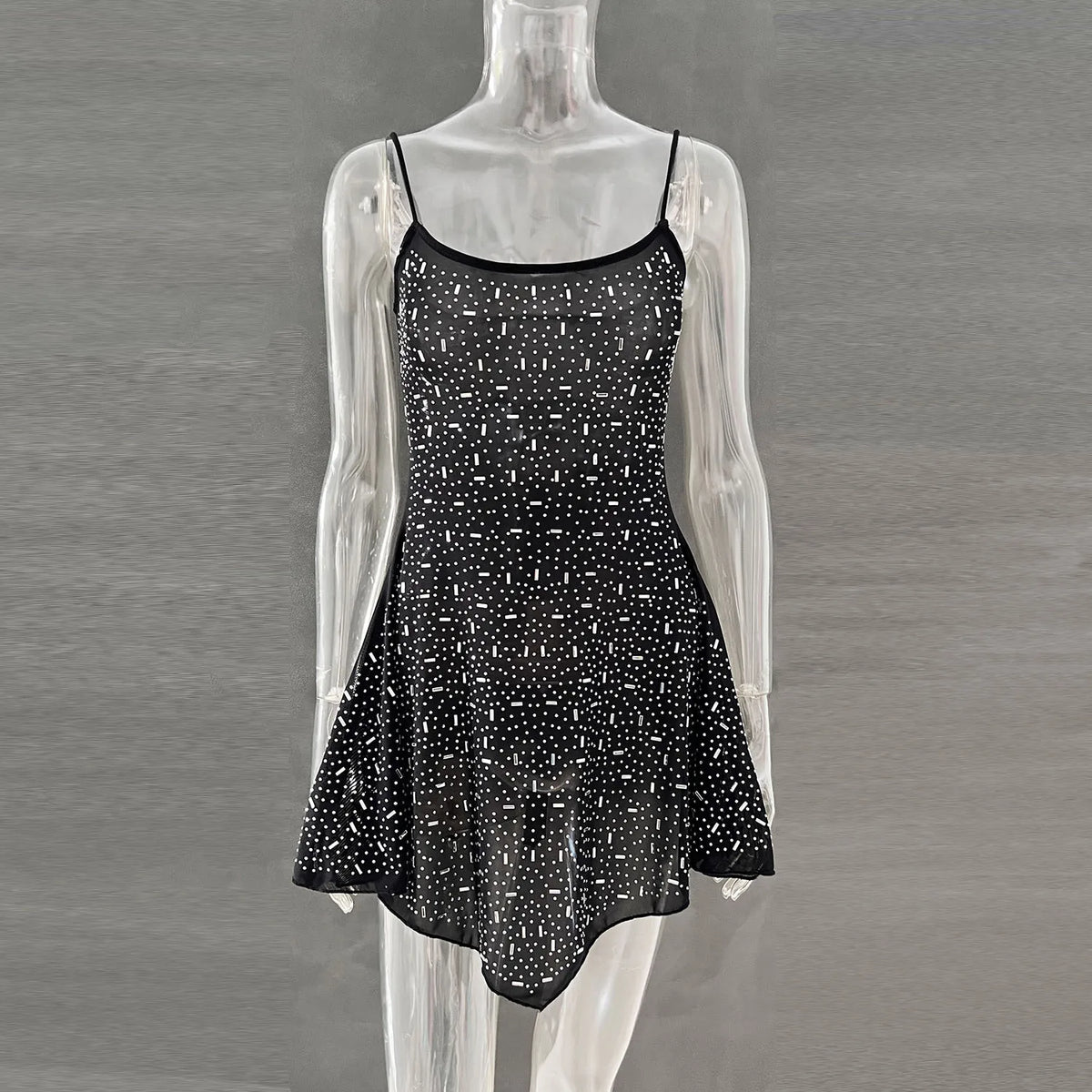 Vestido Curto com Brilho e Pedrarias — foto 37 | Tolobasao