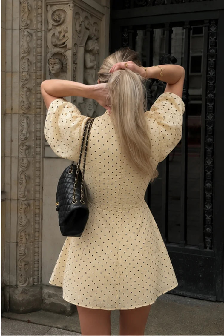 Vestido Curto de Bolas com Mangas Balão — foto 3 | Tolobasao