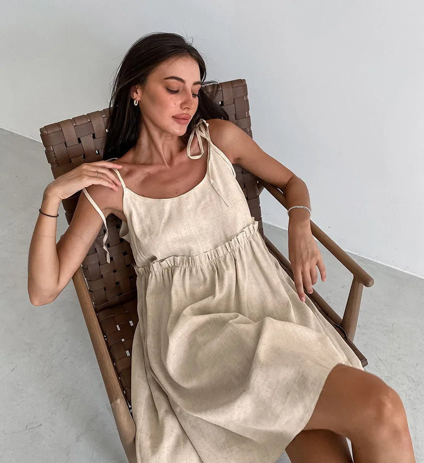 Vestido Curto em Linho com Atacadores — foto 3 | Tolobasao