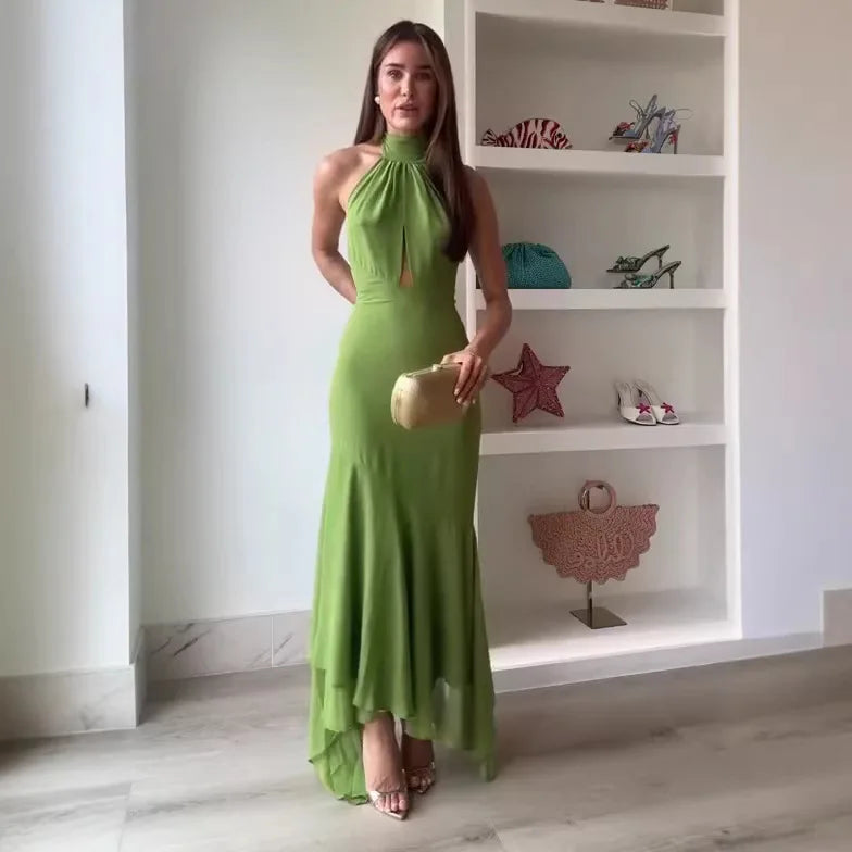 Vestido Comprido com Decote Halter, Folhos e Costas Descobertas em Verde — foto 2 | Tolobasao