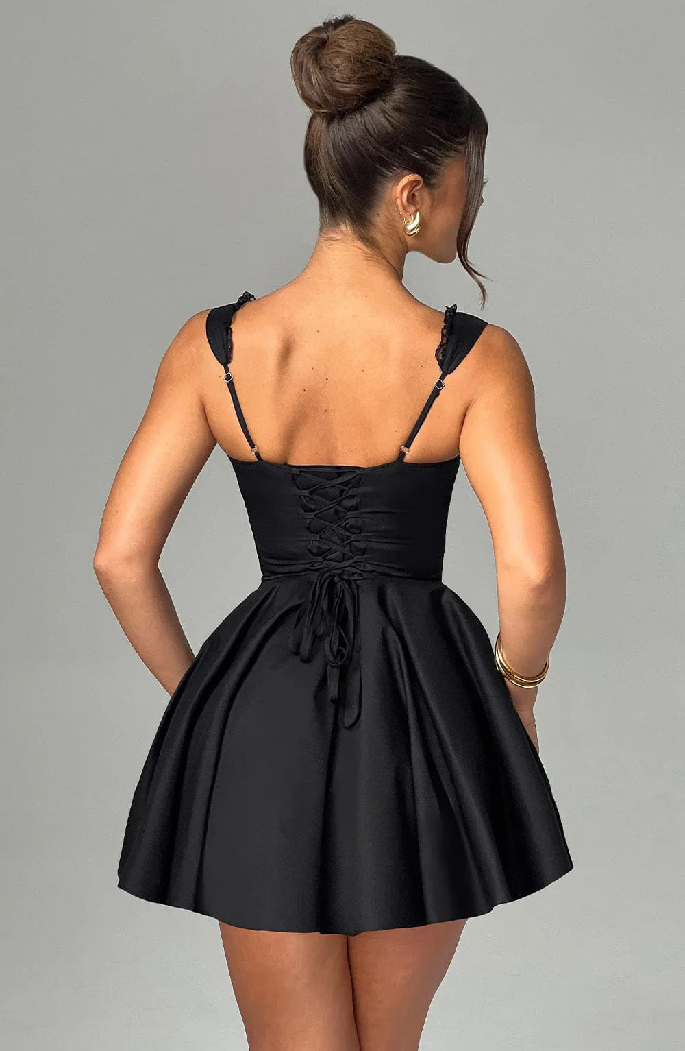 Vestido Curto com Corpete de Renda e Botões — foto 37 | Tolobasao