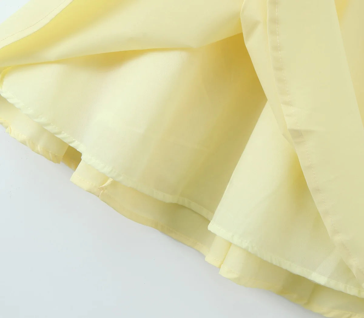 Vestido Curto com Corpete de Renda e Botões — foto 12 | Tolobasao