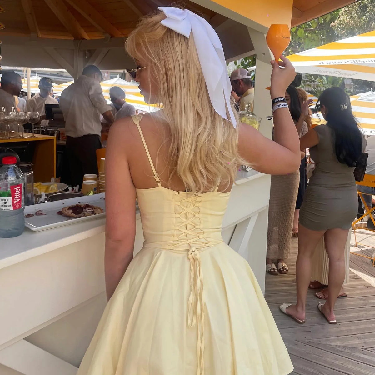 Vestido Curto com Corpete de Renda e Botões — foto 33 | Tolobasao