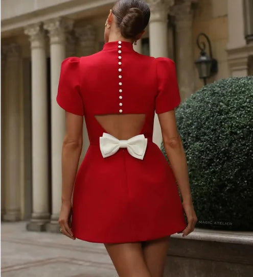 Vestido Curto com Laço e Recortes — foto 20 | Tolobasao