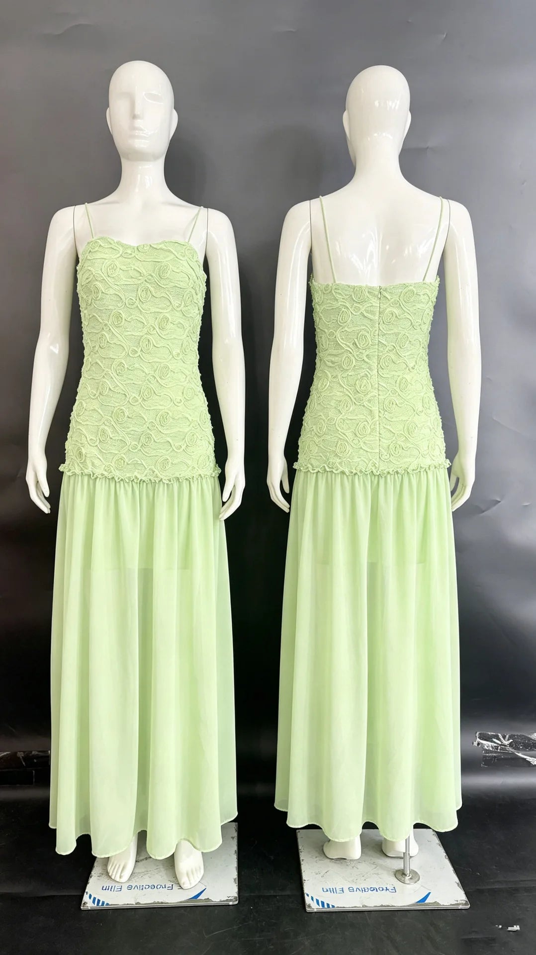Vestido Comprido Bordado sem Alças — foto 6 | Tolobasao