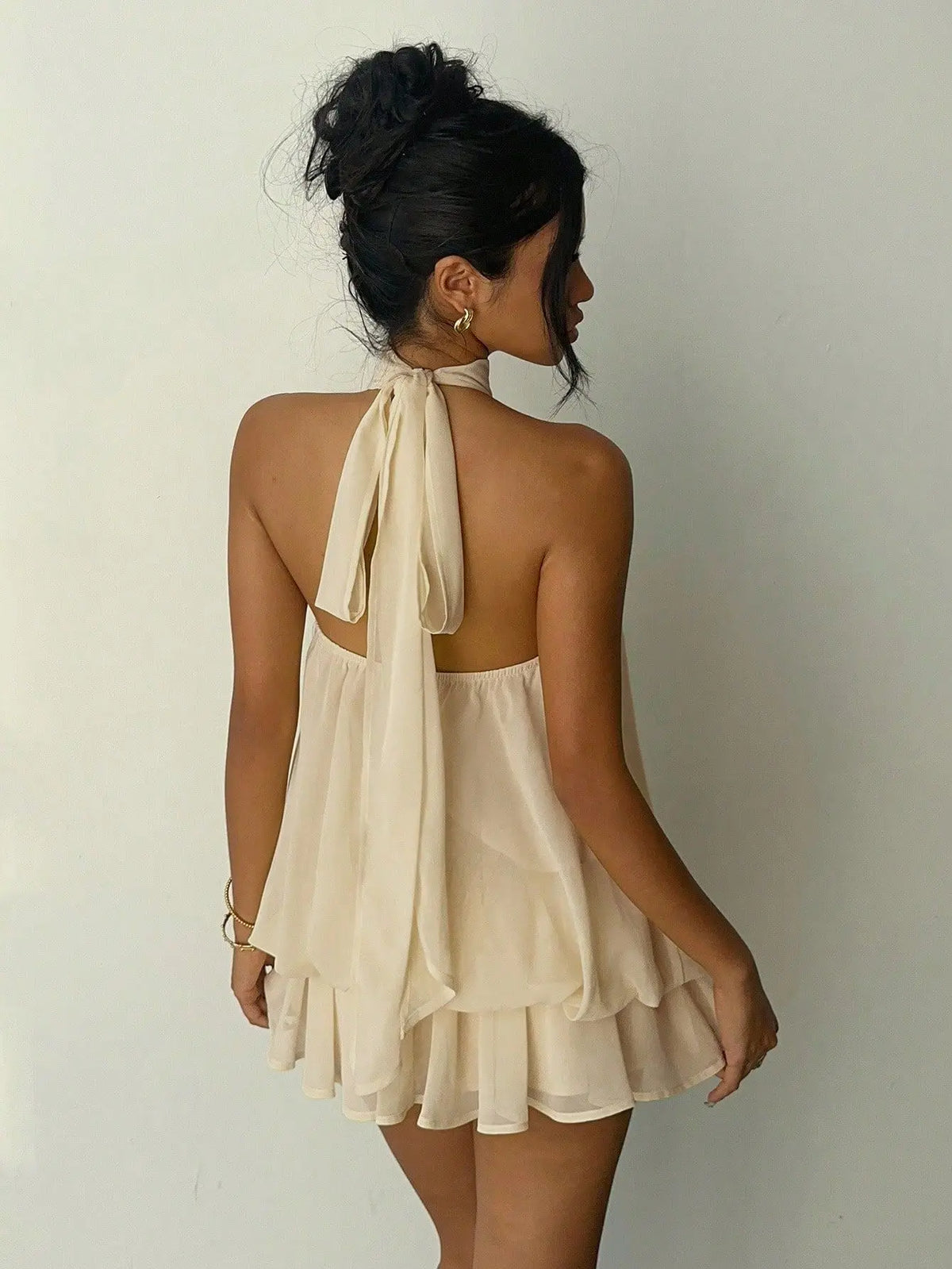 Vestido Curto de Chiffon com Decote Halter — foto 2 | Tolobasao