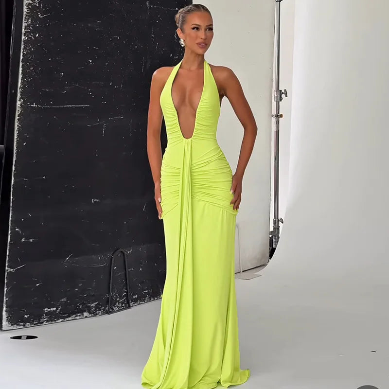 Vestido Comprido com Decote Halter e Costas Descobertas — Bordô — foto 3 | Tolobasao