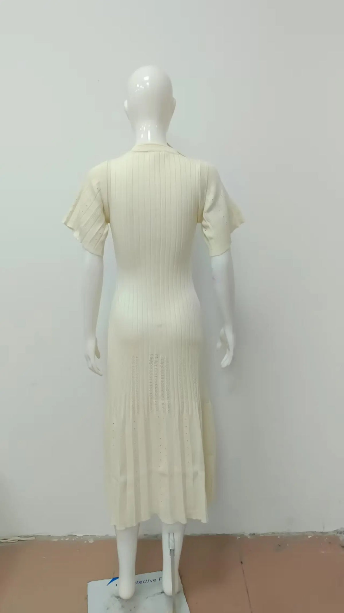 Vestido Midi de Malha com Botões — foto 13 | Tolobasao