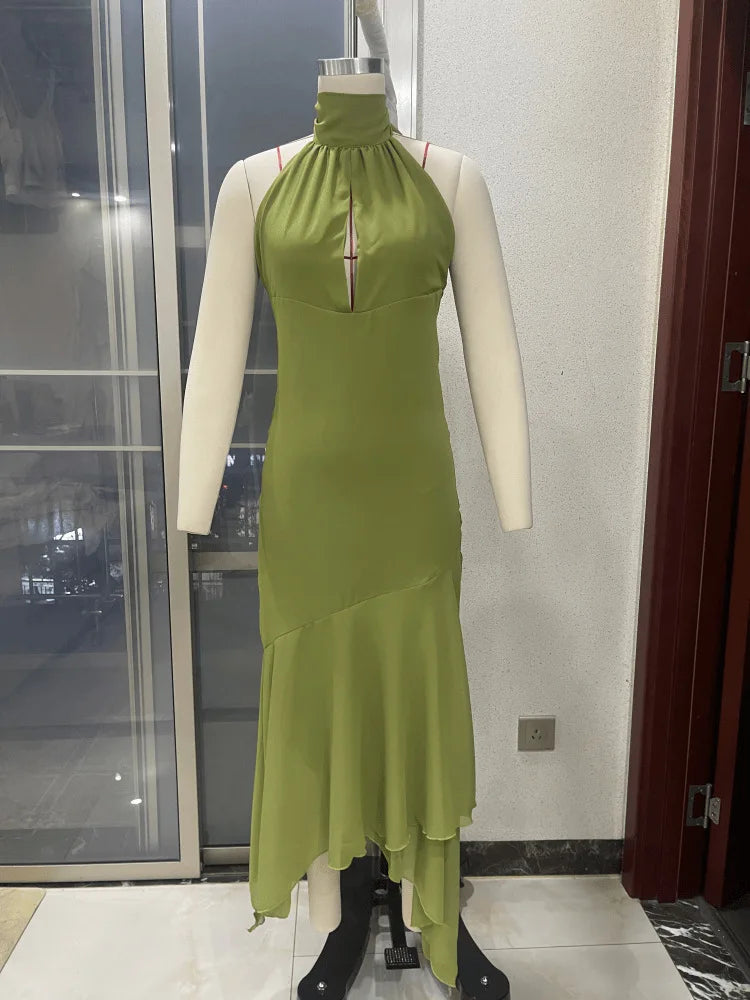 Vestido Comprido com Decote Halter, Folhos e Costas Descobertas em Verde — foto 11 | Tolobasao