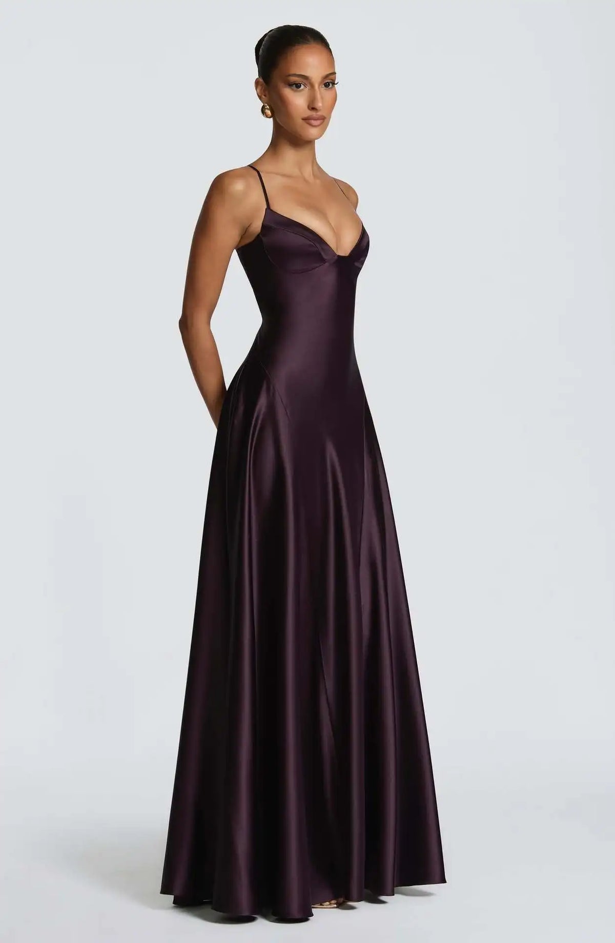 Vestido Comprido de Cetim com Corpete e Costas Descobertas — foto 27 | Tolobasao