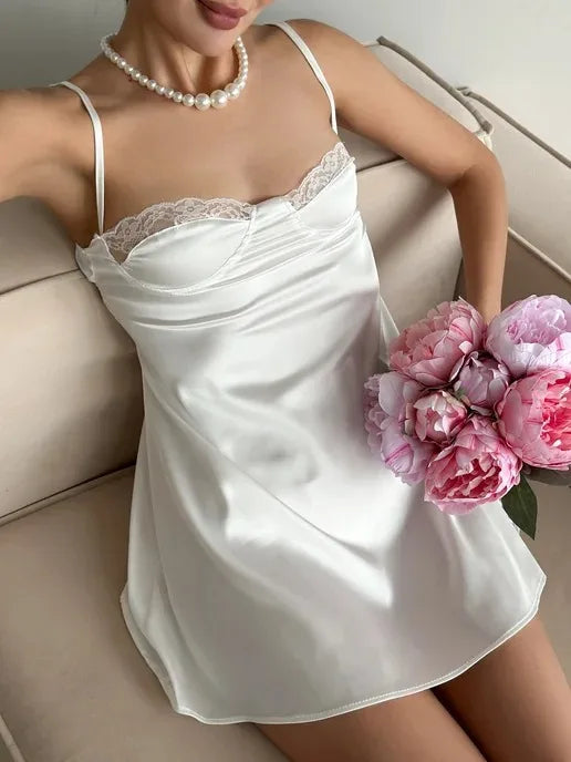 Vestido Curto de Cetim com Renda e Costas Descobertas — foto 41 | Tolobasao