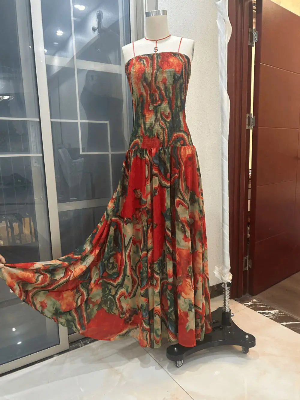 Vestido Comprido Plissado sem Alças — foto 10 | Tolobasao