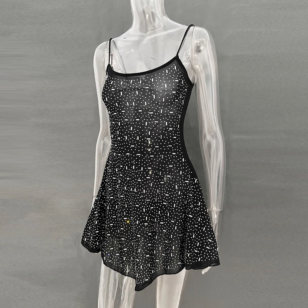 Vestido Curto com Brilho e Pedrarias — foto 19 | Tolobasao