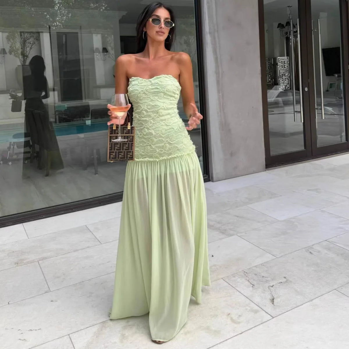 Vestido Comprido Bordado sem Alças — foto 9 | Tolobasao