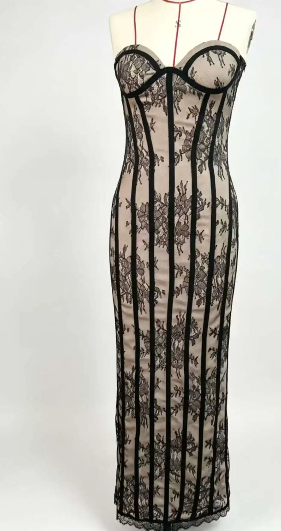 Vestido Comprido de Renda com Corpete — foto 8 | Tolobasao