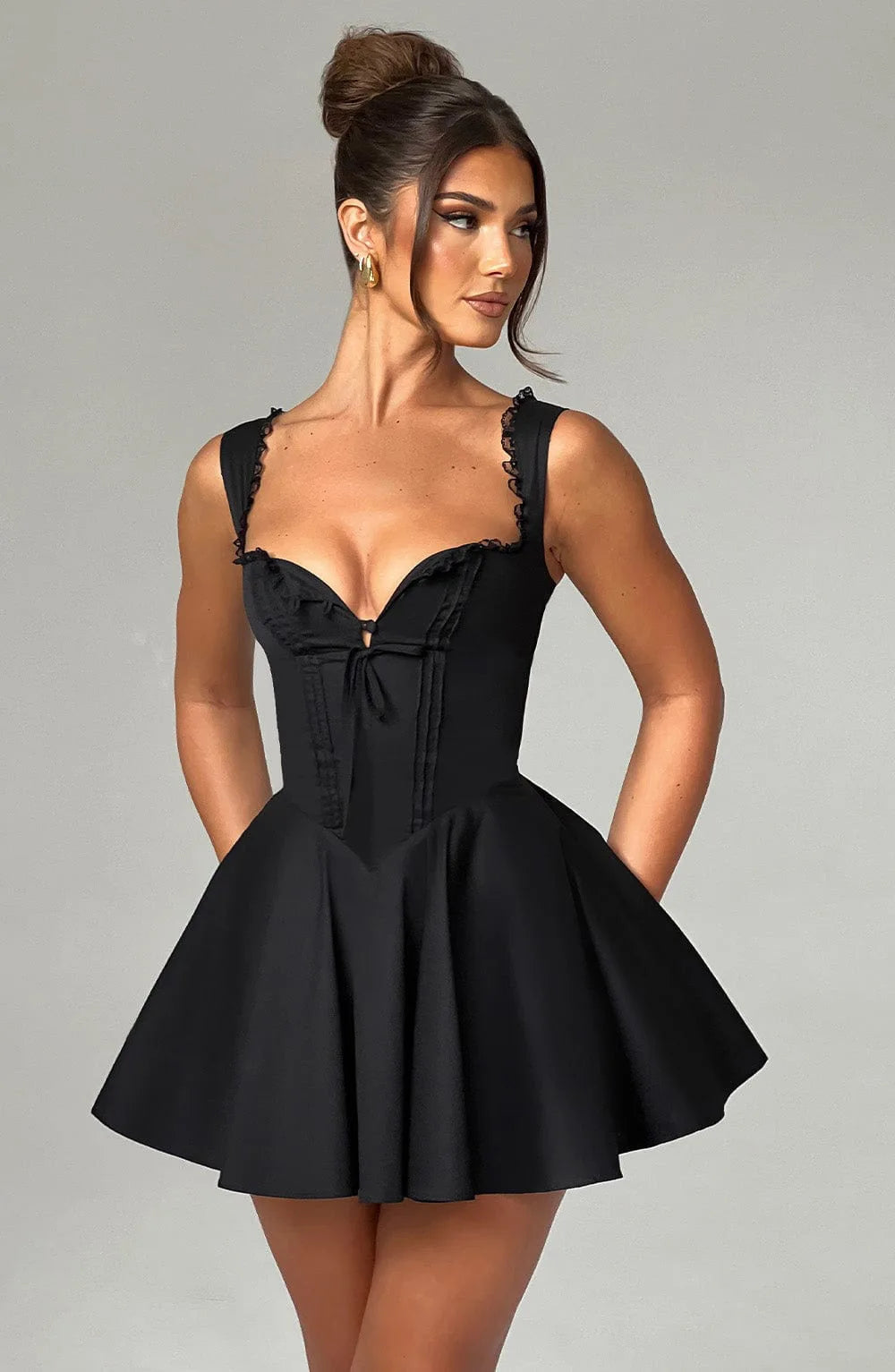 Vestido Curto com Corpete de Renda e Botões — foto 38 | Tolobasao