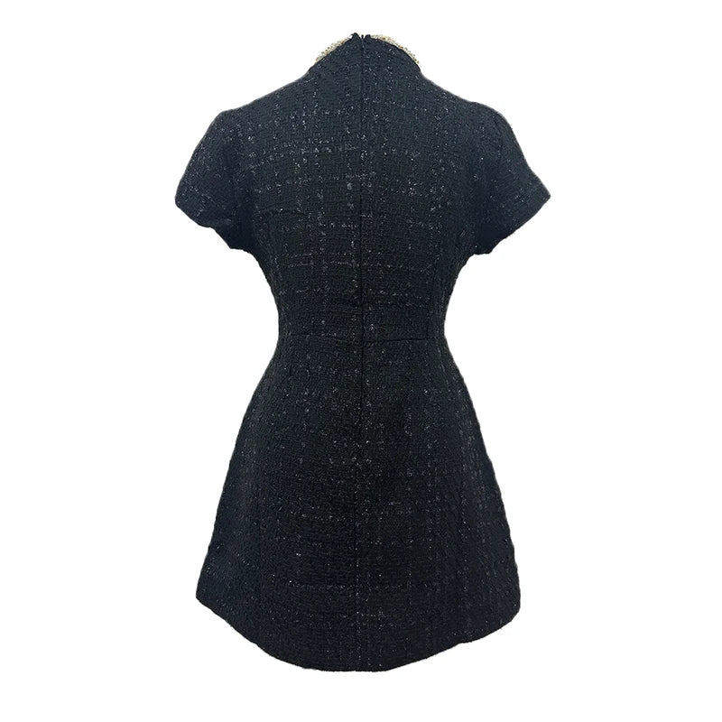 Vestido Curto em Tweed com Ombros Estruturados — foto 11 | Tolobasao