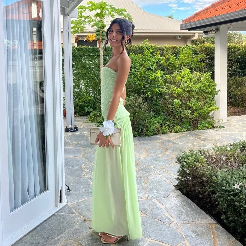 Vestido Comprido Bordado sem Alças — foto 2 | Tolobasao