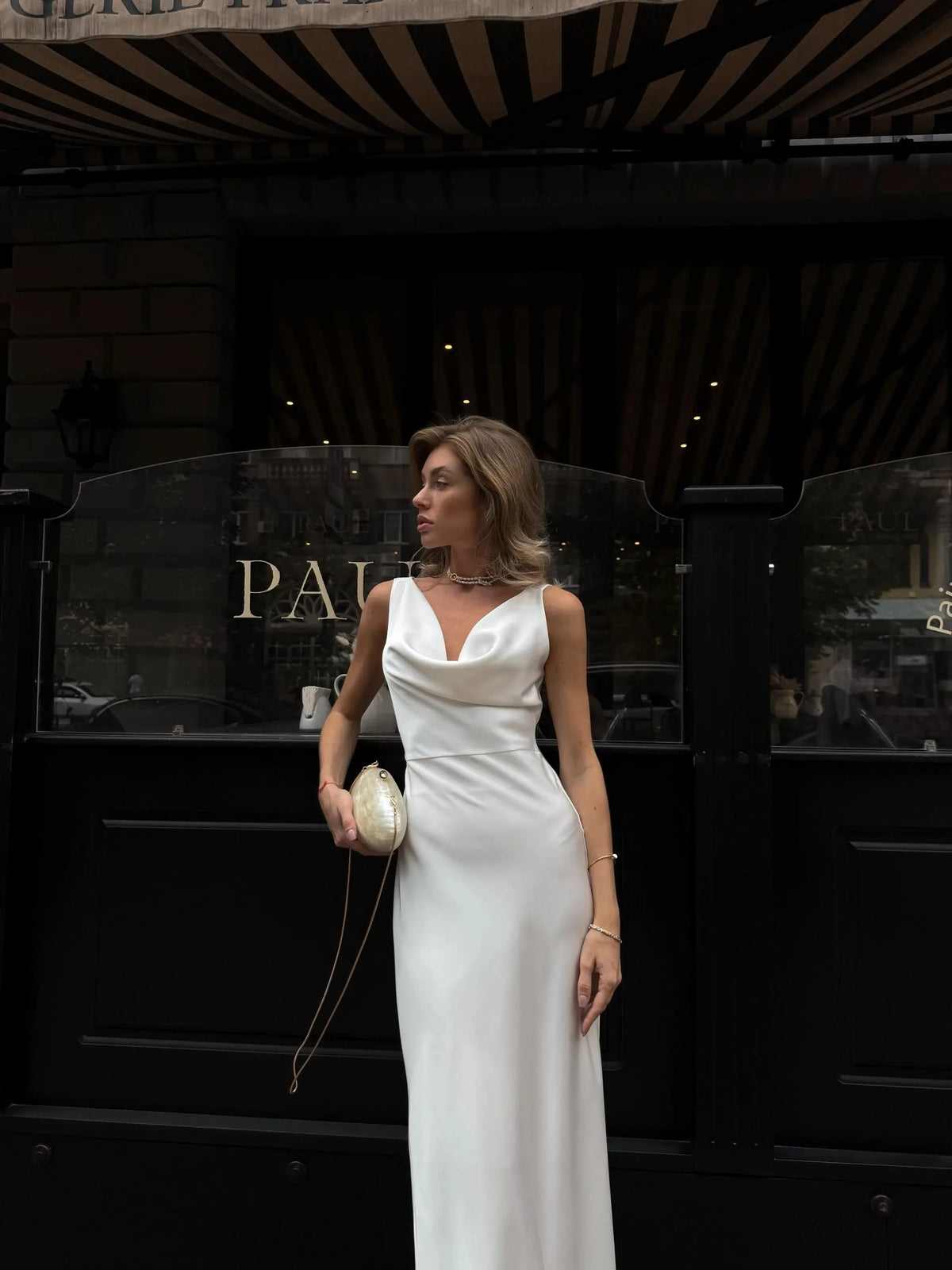 Vestido Comprido Acetinado com Costas Descobertas — Branco — foto 23 | Tolobasao