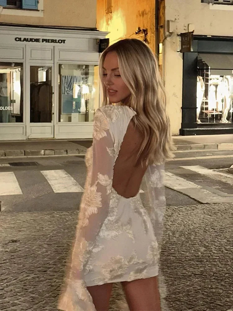 Vestido Curto Bordado com Costas Descobertas — foto 2 | Tolobasao