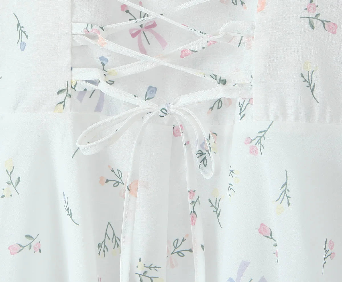 Vestido Curto com Corpete de Renda e Botões — foto 22 | Tolobasao