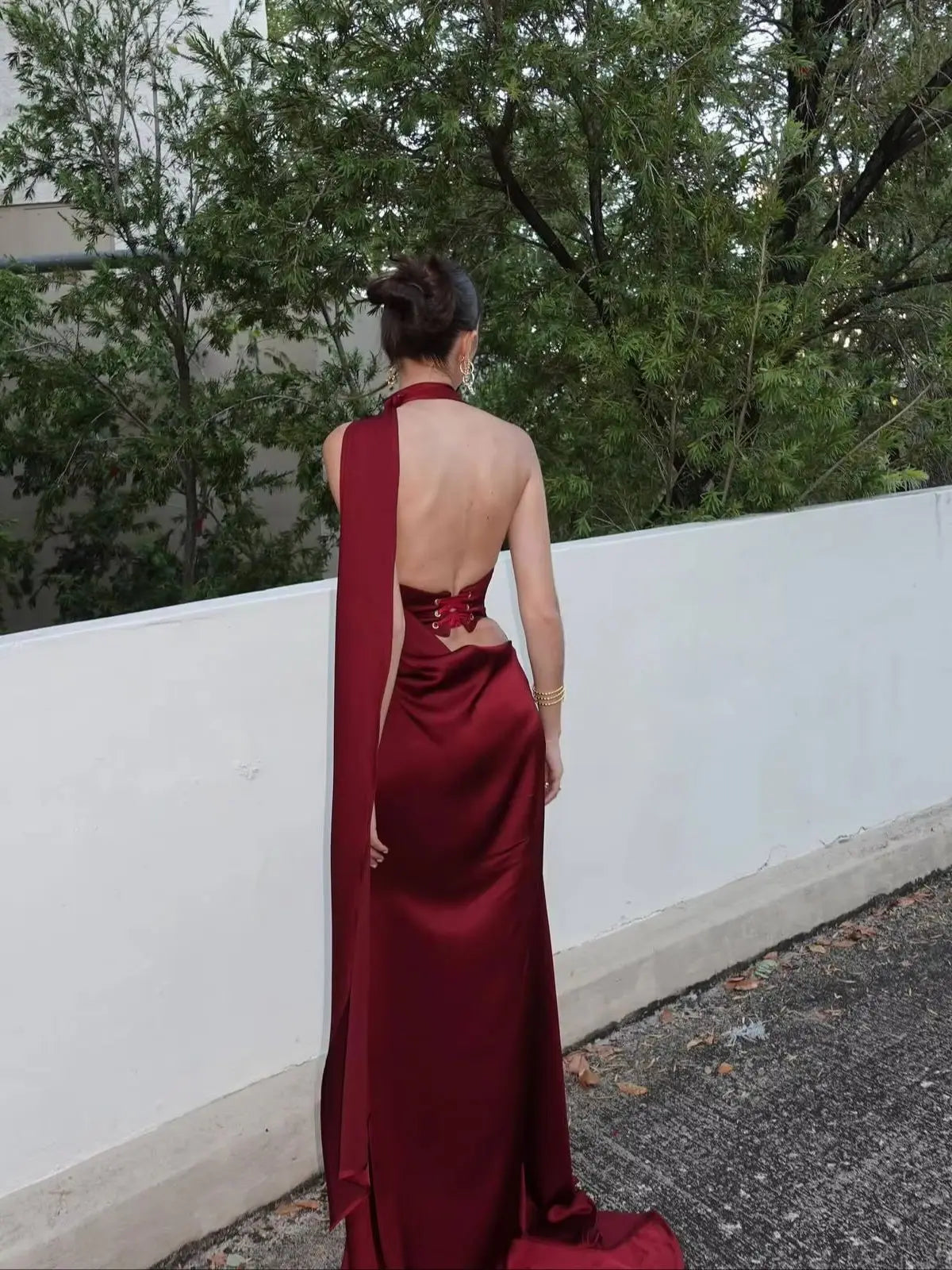 Vestido Comprido Acetinado com Corpete em Bordô — foto 1 | Tolobasao