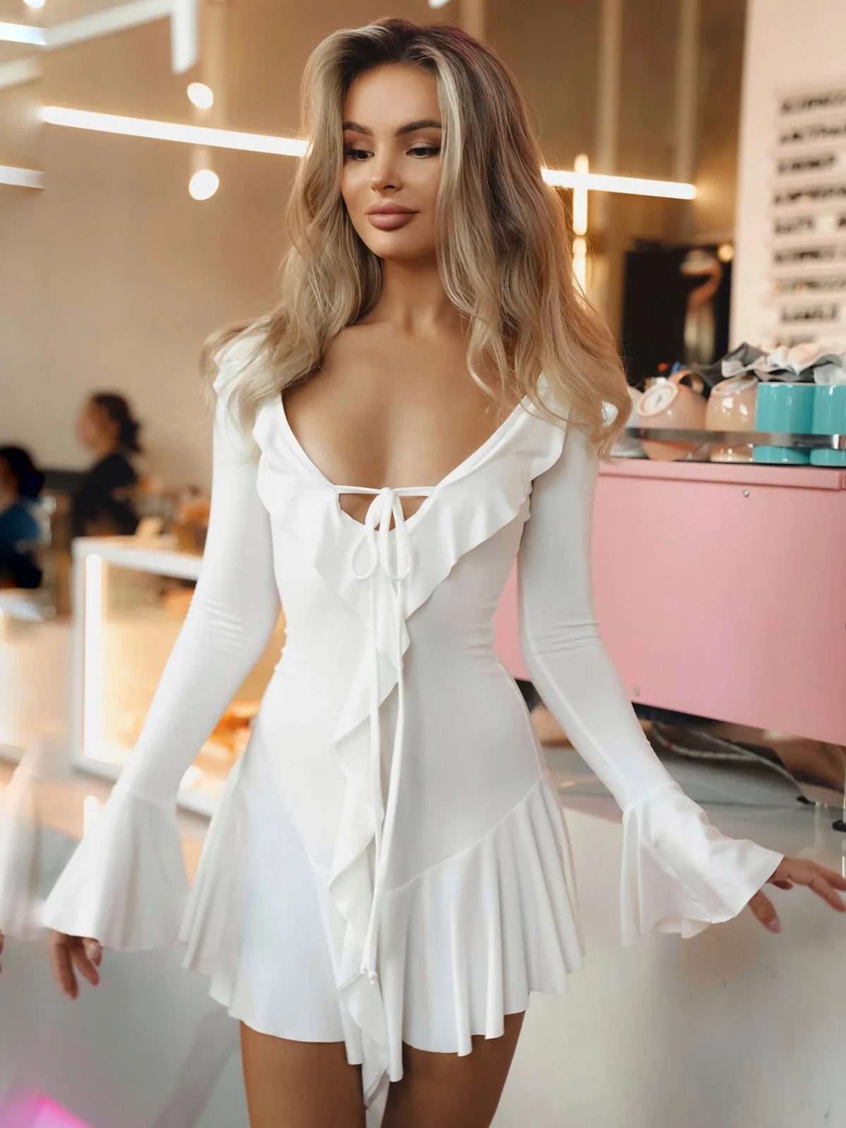 Vestido Curto com Folhos e Mangas Amplas — foto 47 | Tolobasao