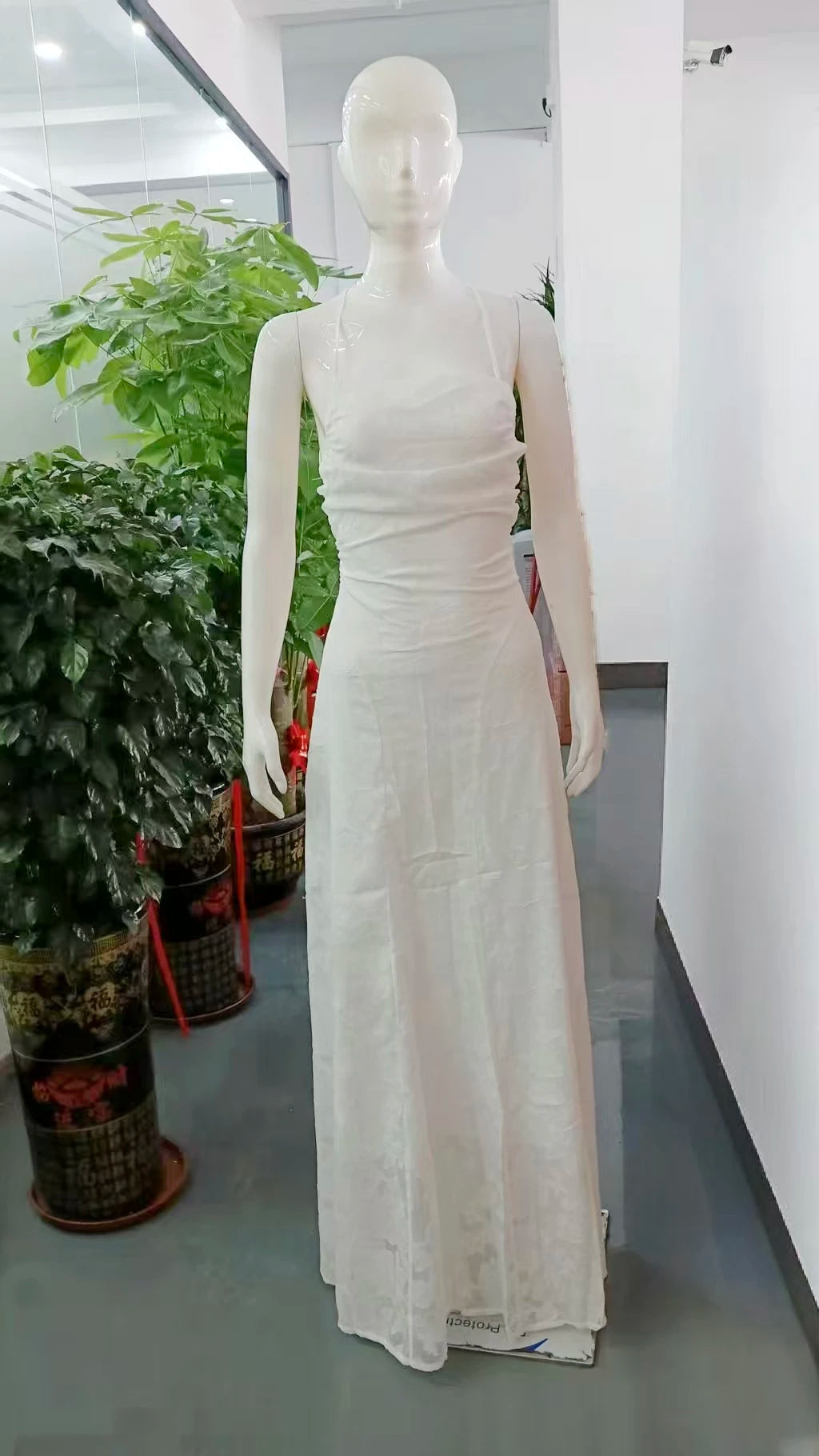 Vestido Comprido de Chiffon com Costas Descobertas — foto 8 | Tolobasao