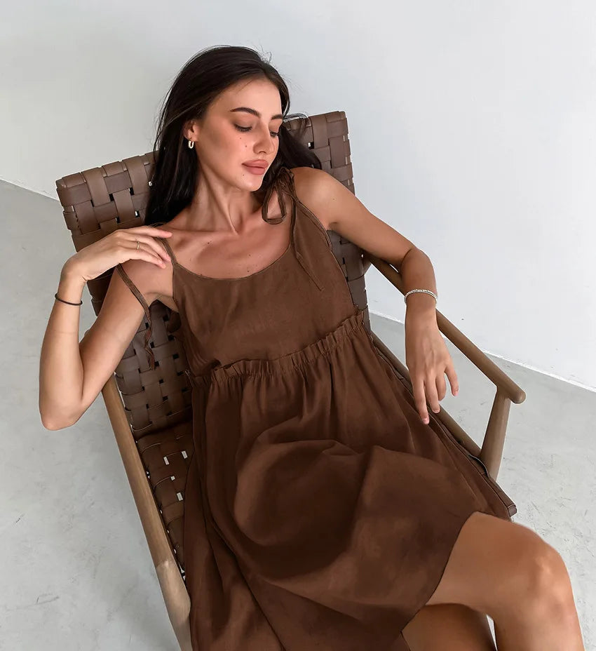 Vestido Curto em Linho com Atacadores — foto 4 | Tolobasao