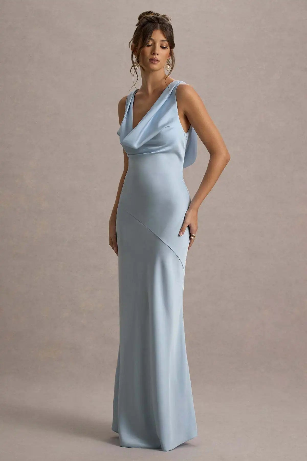 Vestido Comprido de Cetim com Costas Descobertas — foto 16 | Tolobasao