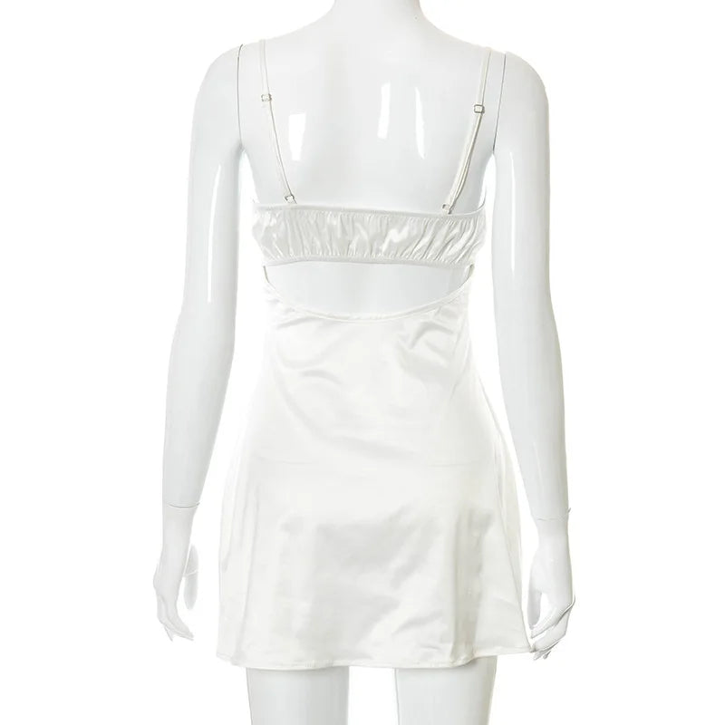 Vestido Curto de Cetim com Renda e Costas Descobertas — foto 22 | Tolobasao