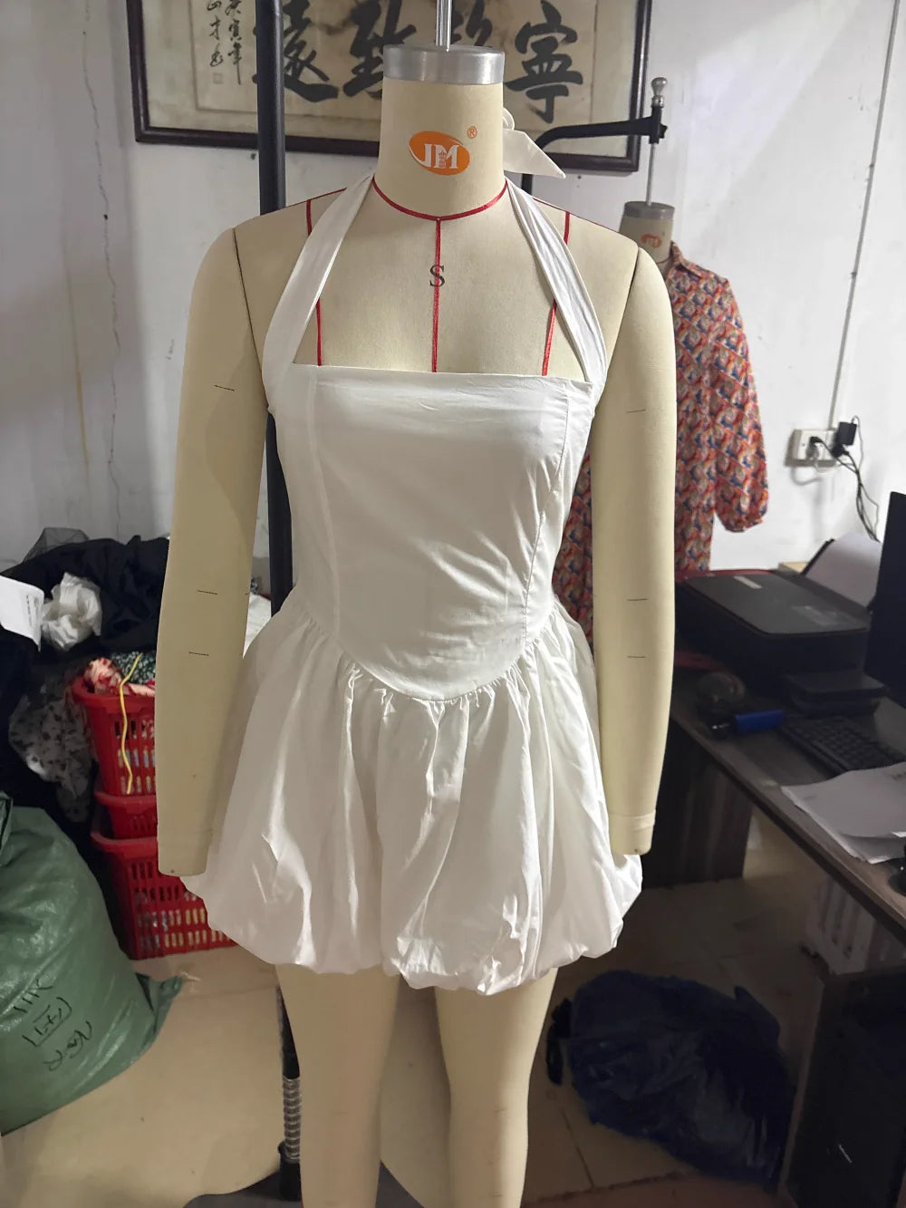 Vestido Curto Vermelho com Corpete e Decote Halter — foto 41 | Tolobasao