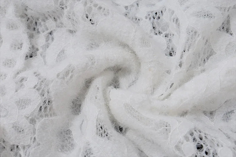 Vestido Comprido de Renda com Decote em V em Branco — foto 17 | Tolobasao