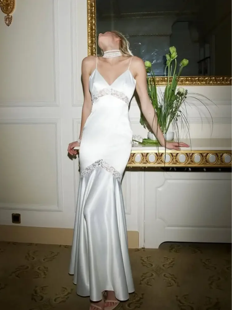 Vestido Comprido Branco de Cetim e Renda — foto 4 | Tolobasao