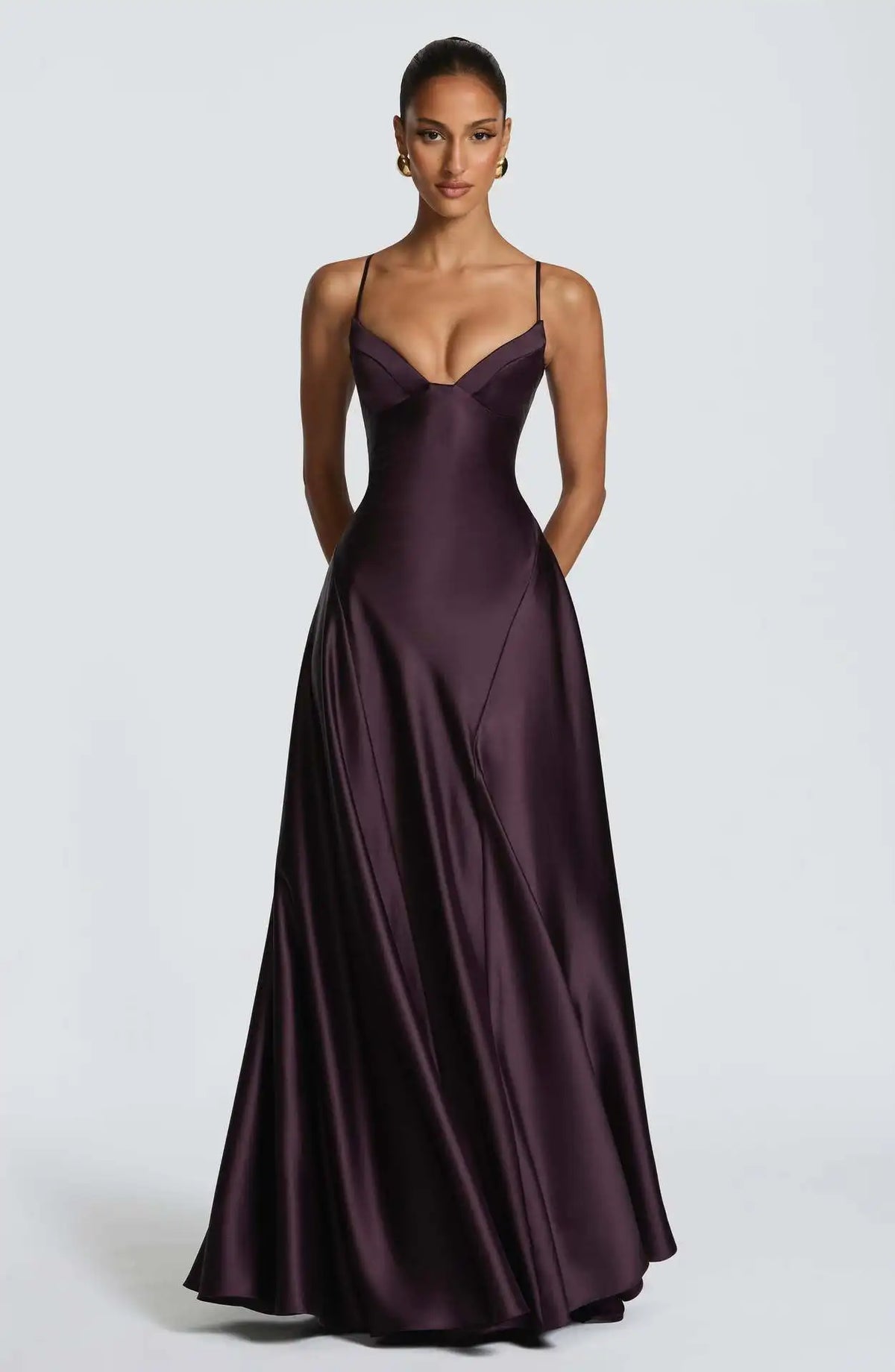 Vestido Comprido de Cetim com Corpete e Costas Descobertas — foto 25 | Tolobasao