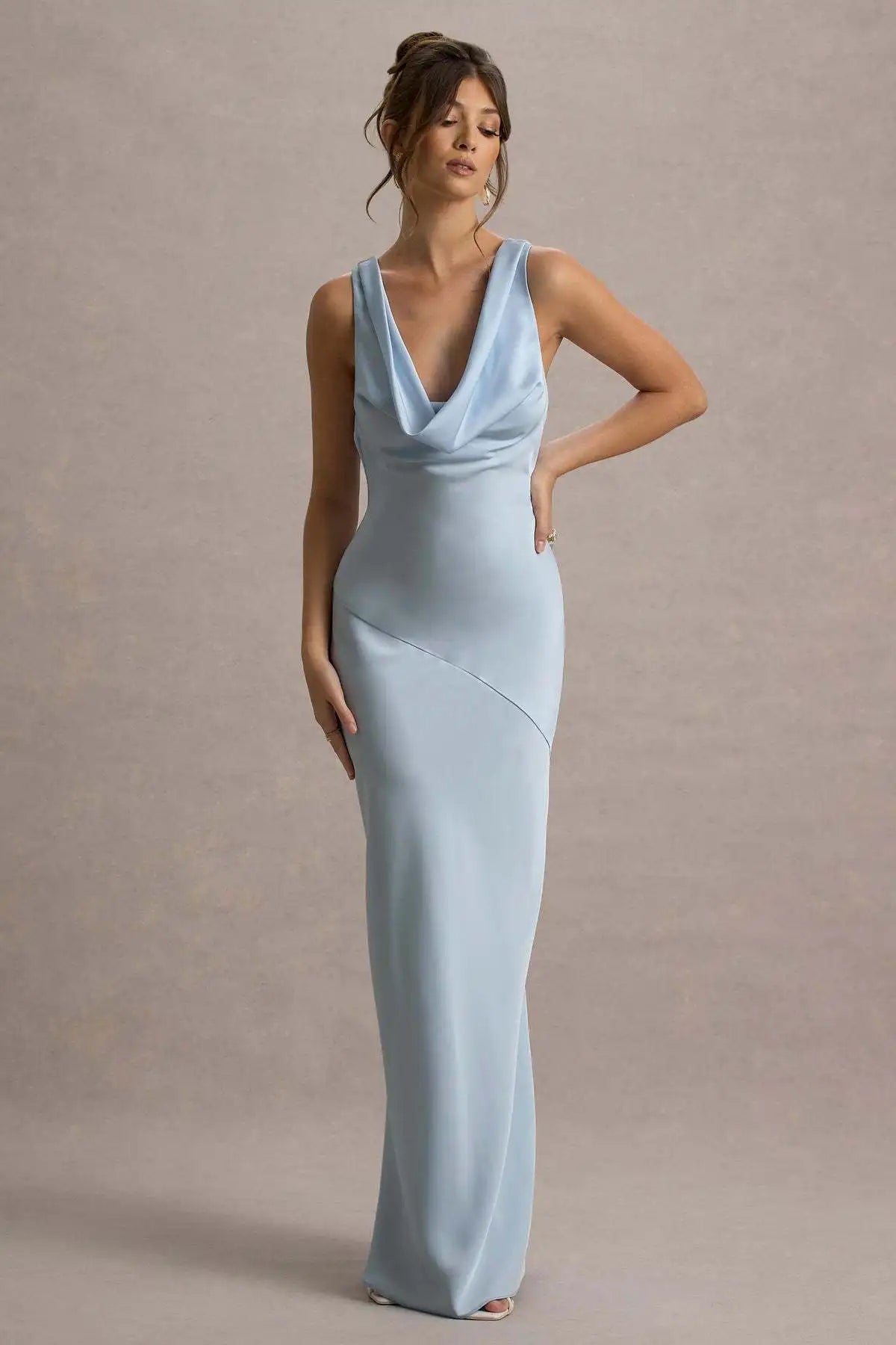 Vestido Comprido de Cetim com Costas Descobertas — foto 2 | Tolobasao