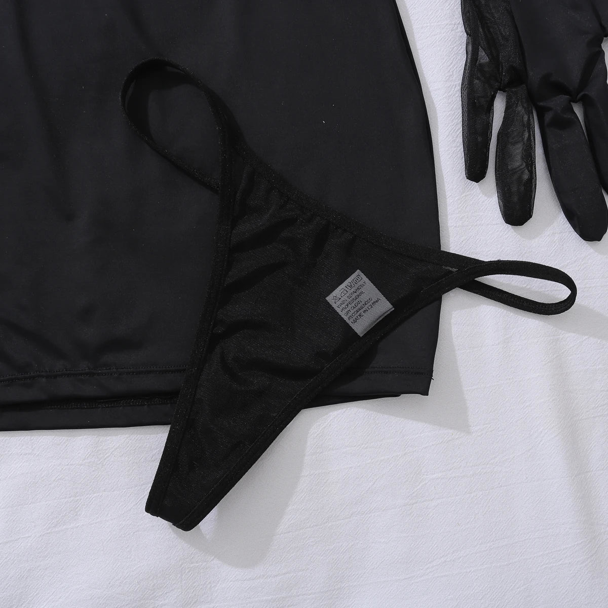 Conjunto de Lingerie com Decote em V — 3 Peças