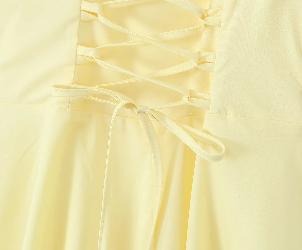 Vestido Curto com Corpete de Renda e Botões — foto 15 | Tolobasao